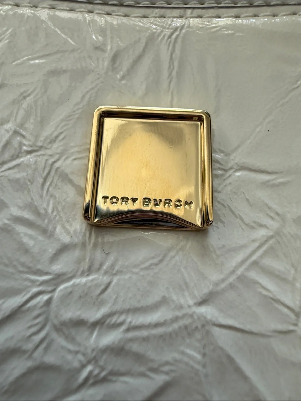 Tory Burch crinkle Cream patent leather Logo Crossbody/wristlet strap Preloved